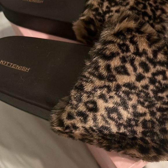 Kittenish Leopard Faux Fur Slides - Picture 2 of 3